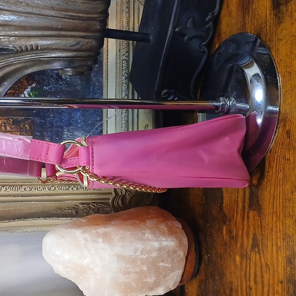 Brand New No Tags Juicy Couture Fuchsia Shoulder Bag with Gold Chain - Picture 7 of 11
